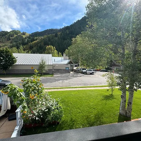 Shadow Mountain Lodge-2